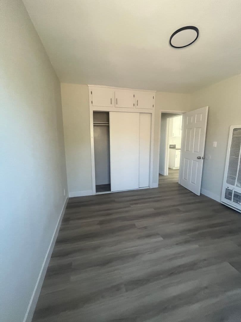 Los Angeles Apartment: 1043 W. 95th Street