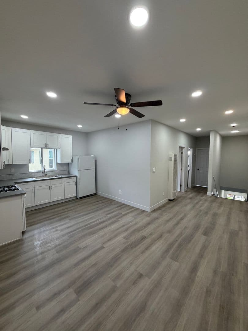 Los Angeles Apartment: 611 W. 46th Street