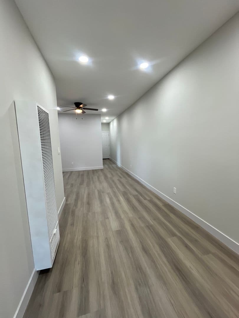 Los Angeles Apartment: 611 W. 46th Street