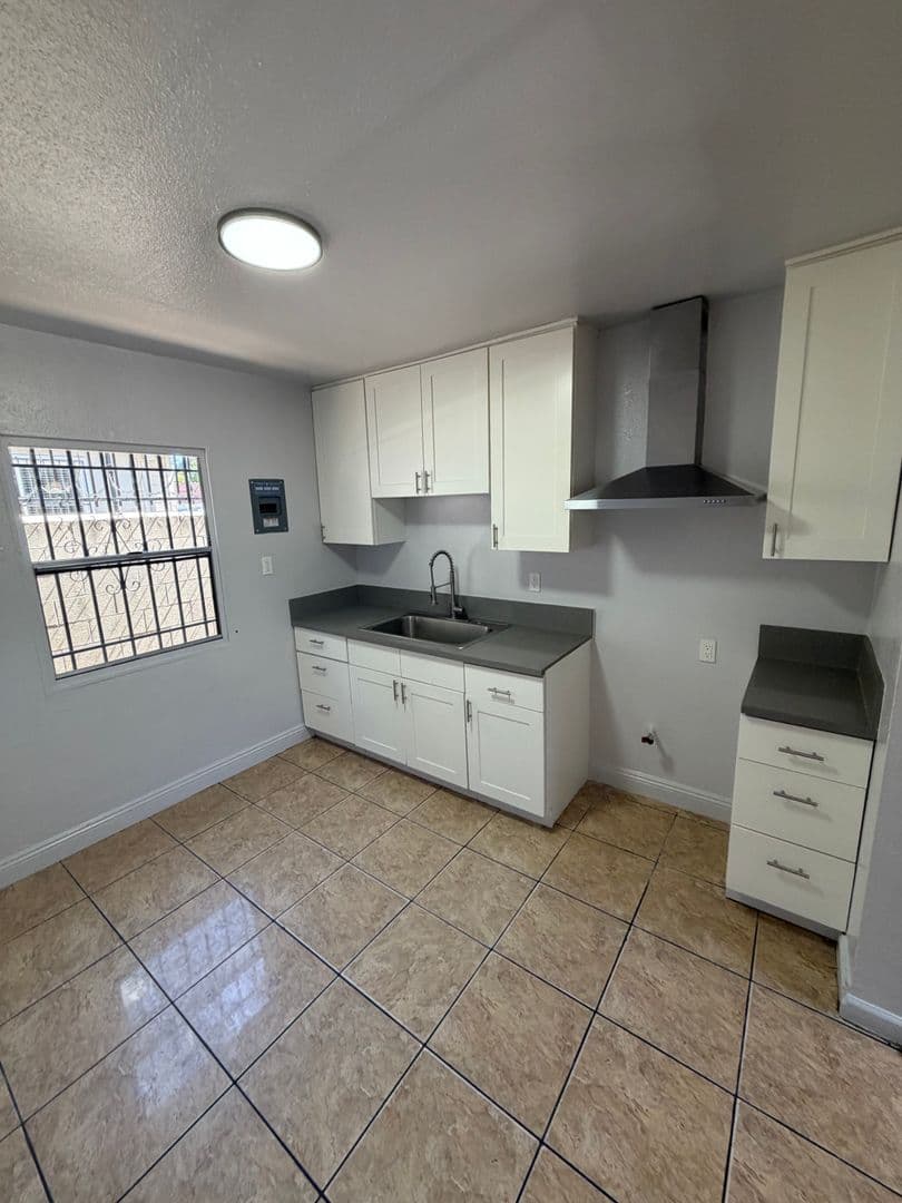 Los Angeles Apartment: 1338 W. 57th Street