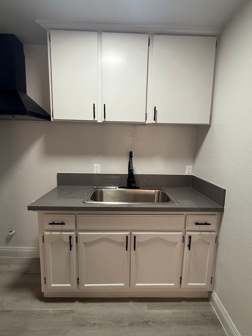 Los Angeles Apartment: 5955 S. Main Street