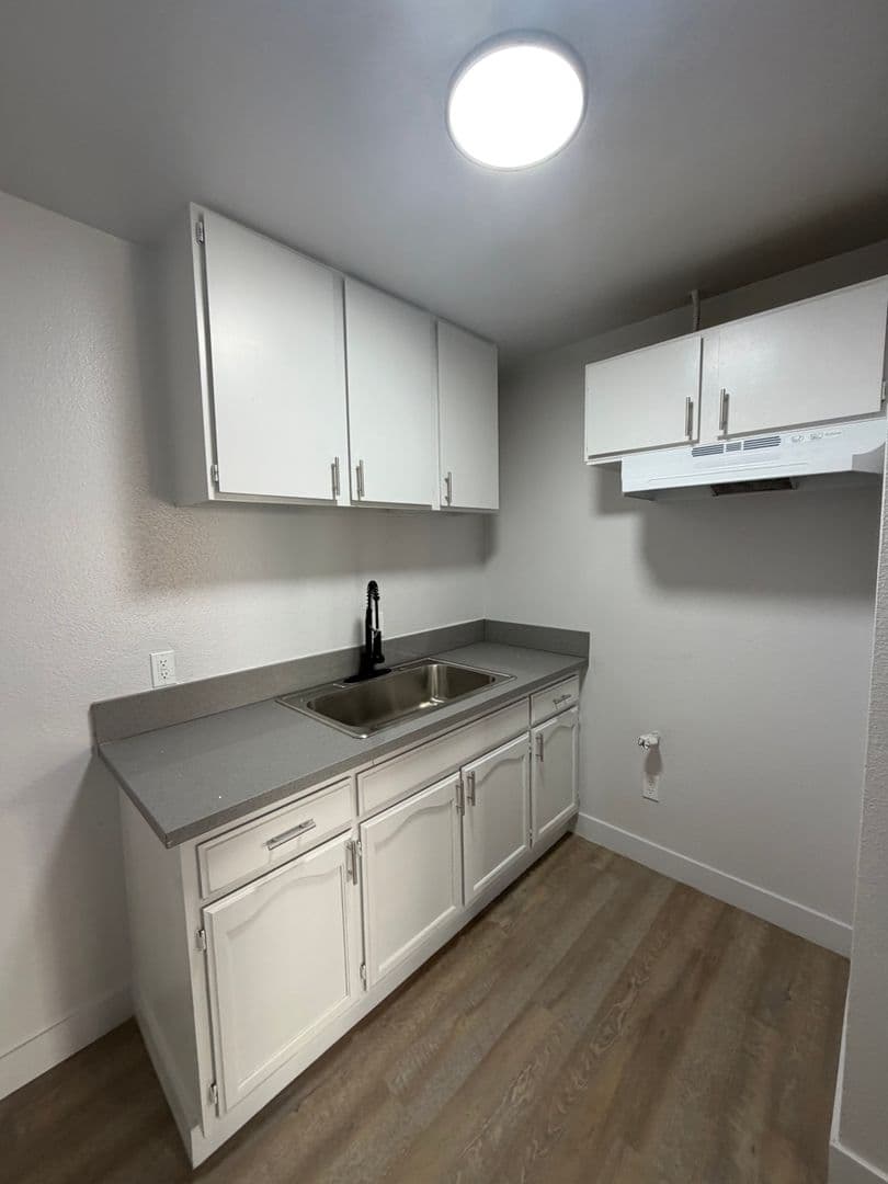 Los Angeles Apartment: 5955 S. Main Street