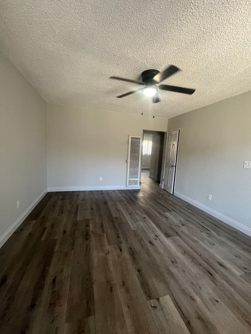 Los Angeles Apartment: 609 W. 94th Street