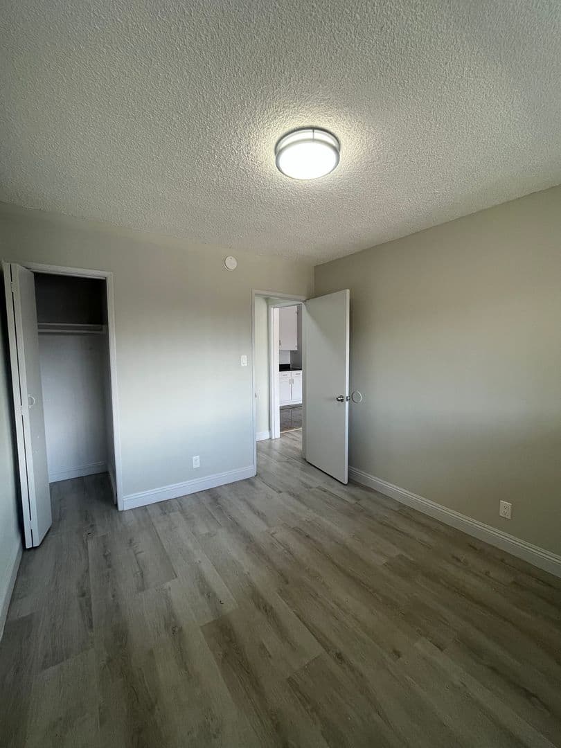Los Angeles Apartment: 3511 W. 15th Street