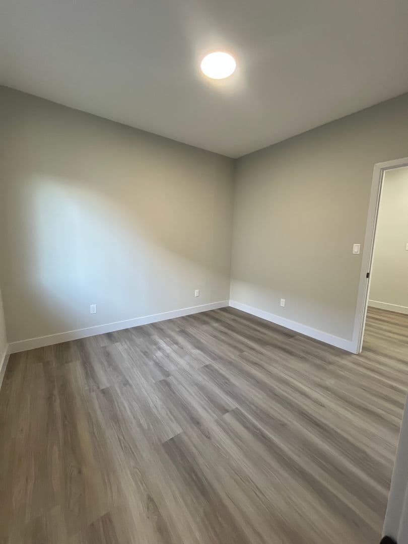 Los Angeles Apartment: 611 W. 46th Street