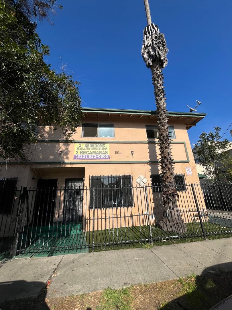 Los Angeles Apartment: 3511 W. 15th Street