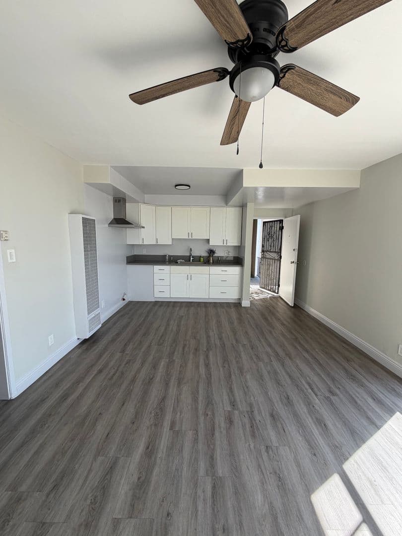 Los Angeles Apartment: 3800 W. 27th Street