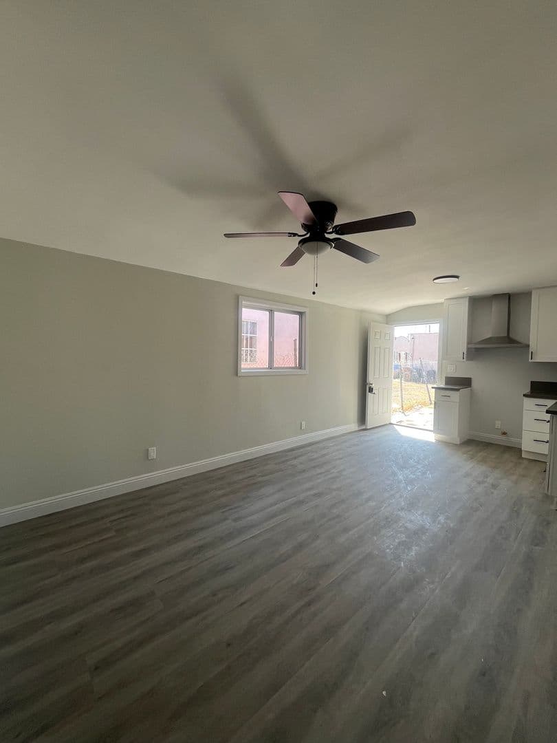 Los Angeles Apartment: 1043 W. 95th Street