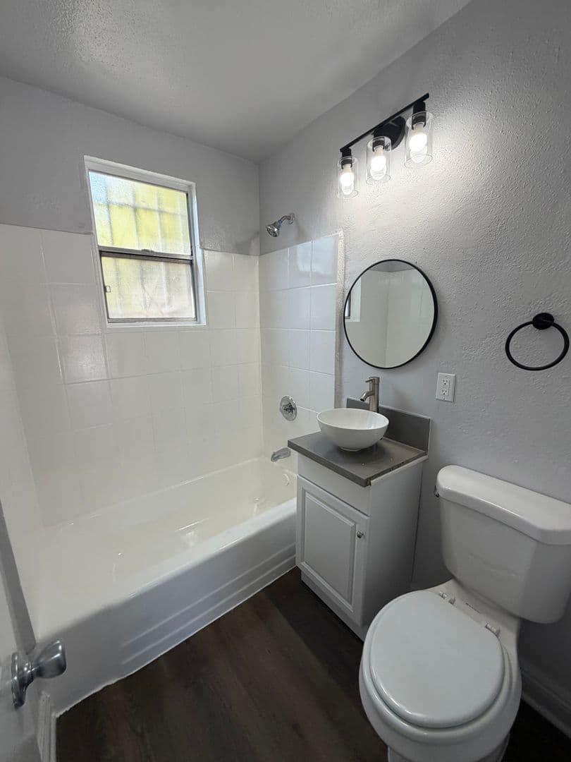 Los Angeles Apartment: 1338 W. 57th Street