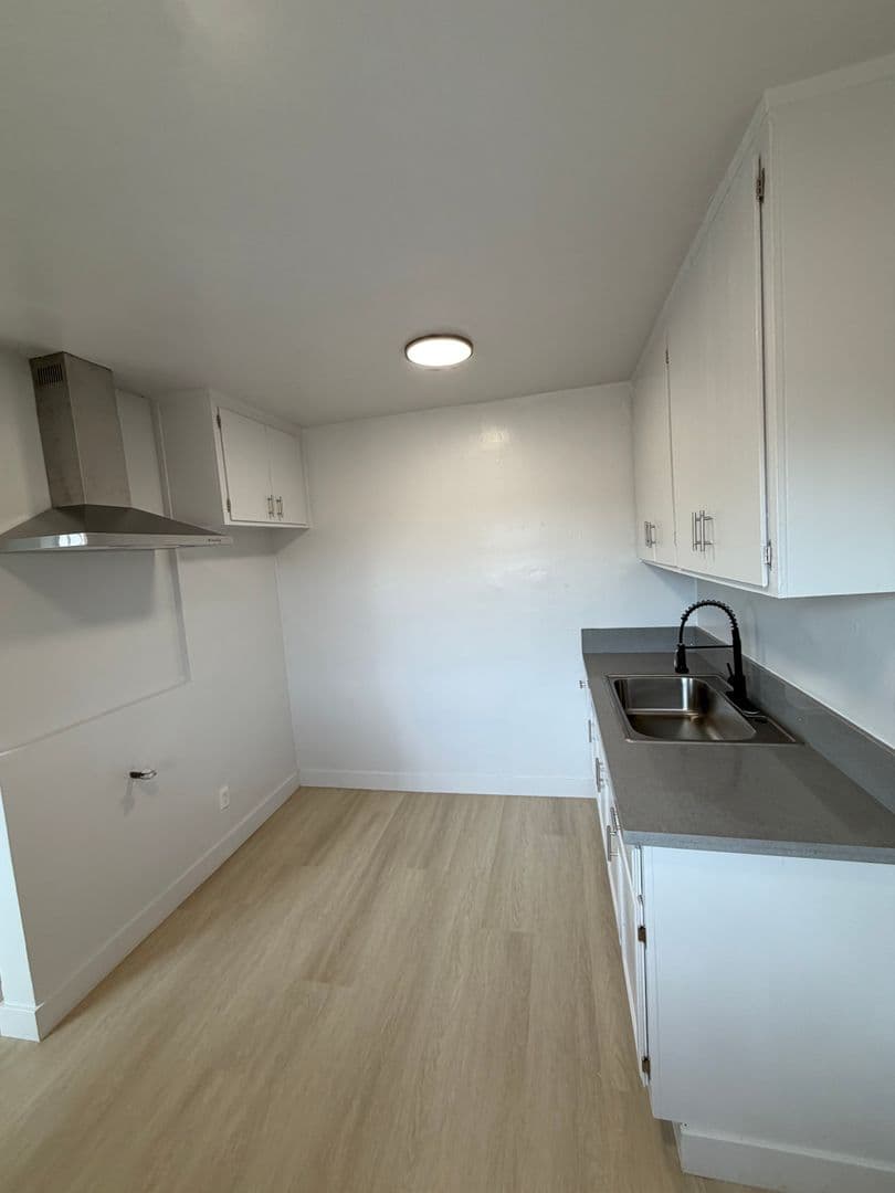 Los Angeles Apartment: 609 W. 94th Street
