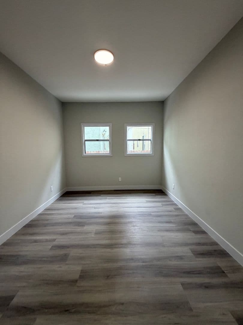 Los Angeles Apartment: 611 W. 46th Street