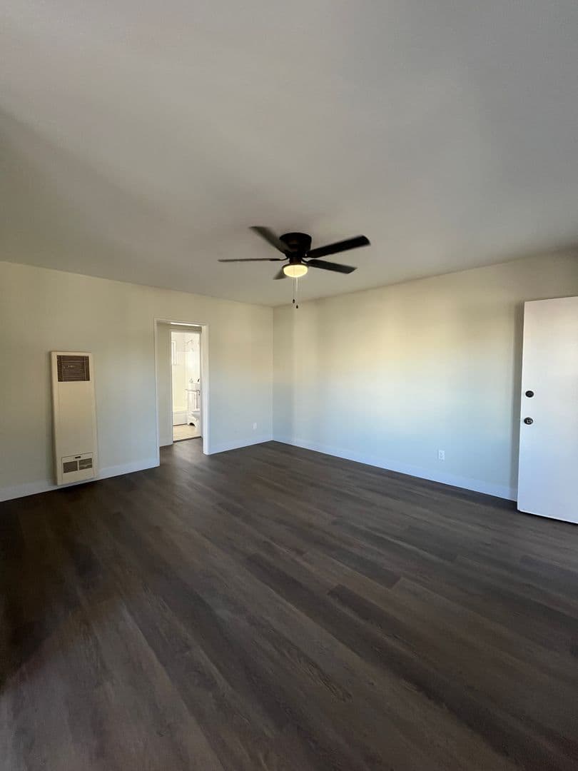 Los Angeles Apartment: 3965 S. Normandie Avenue