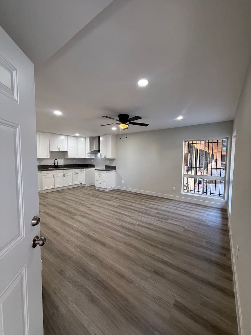 Los Angeles Apartment: 1443 W. 105th Street
