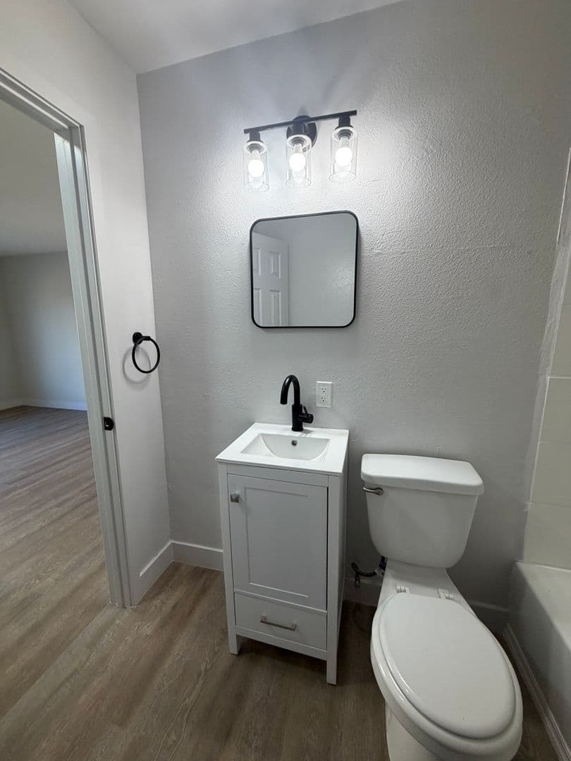 Los Angeles Apartment: 5955 S. Main Street