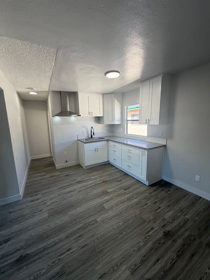 Los Angeles Apartment: 7830 S. Western Avenue