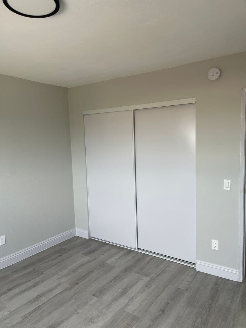Los Angeles Apartment: 832 W. 81st Street