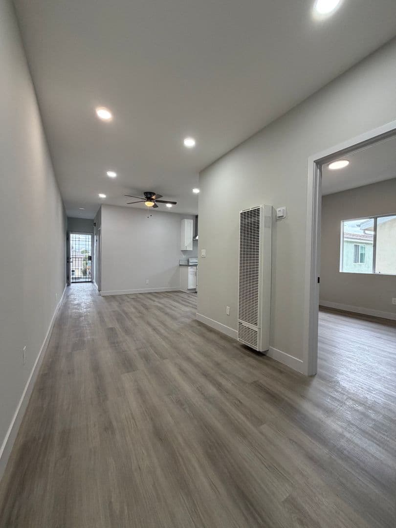 Los Angeles Apartment: 611 W. 46th Street