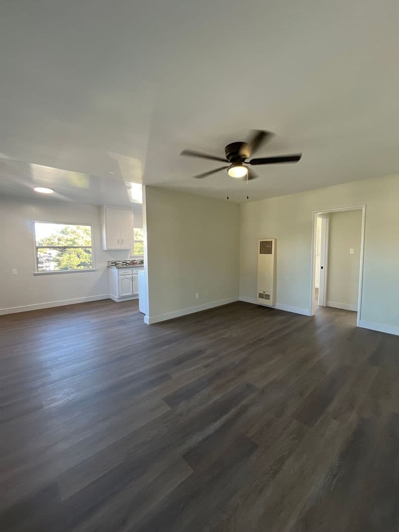 Los Angeles Apartment: 3965 S. Normandie Avenue