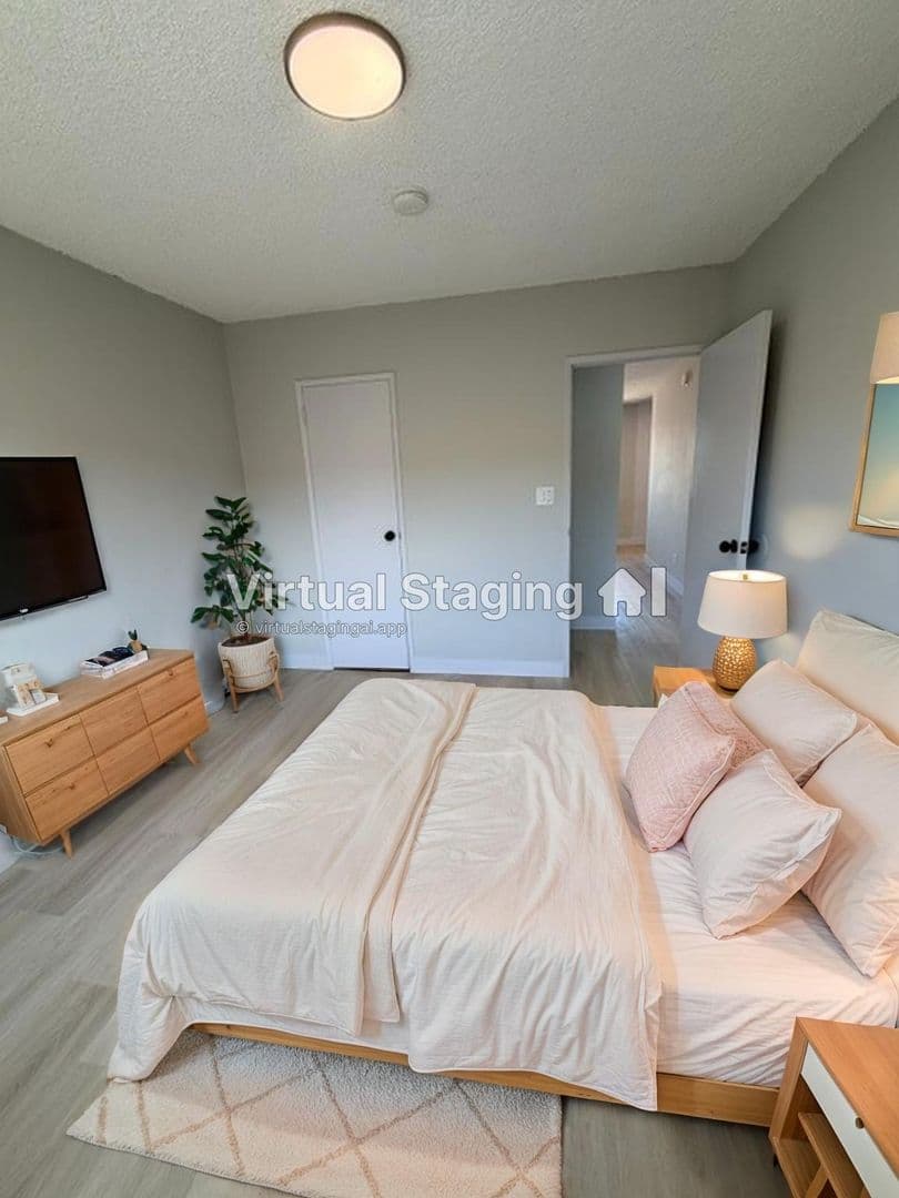 Los Angeles Apartment: 600 W. 93rd Street