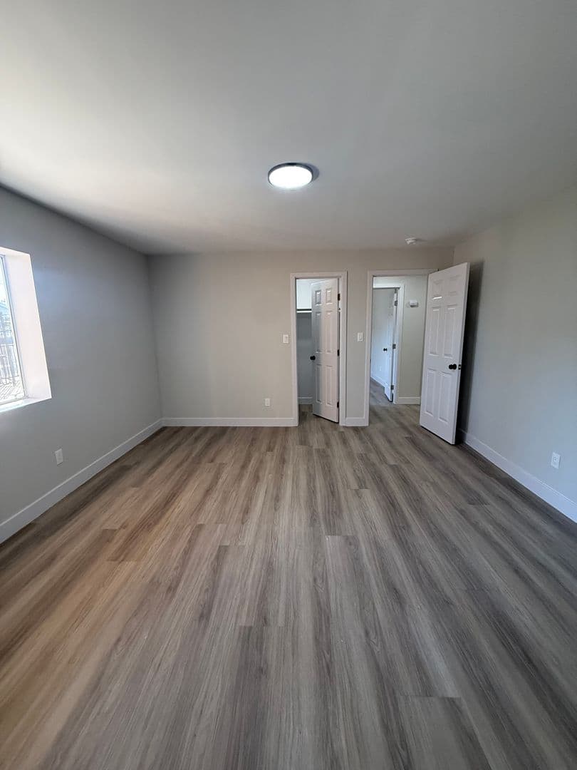 Los Angeles Apartment: 1443 W. 105th Street