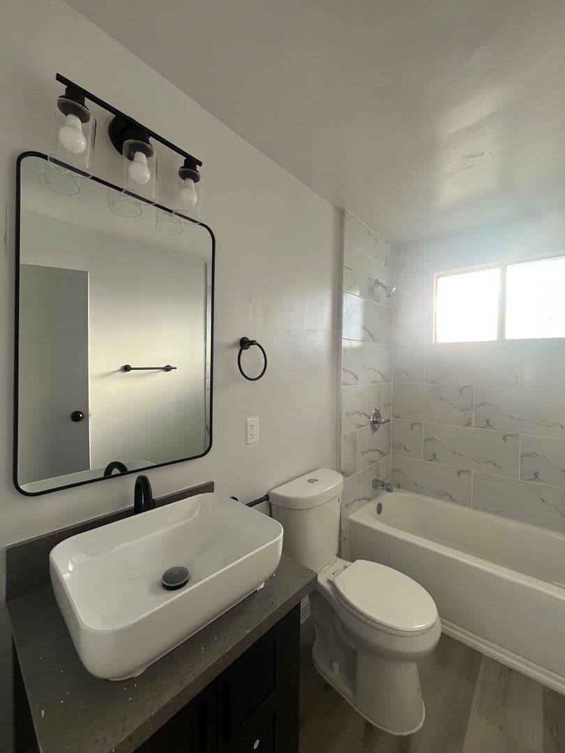 Los Angeles Apartment: 1324 W. 93rd Street