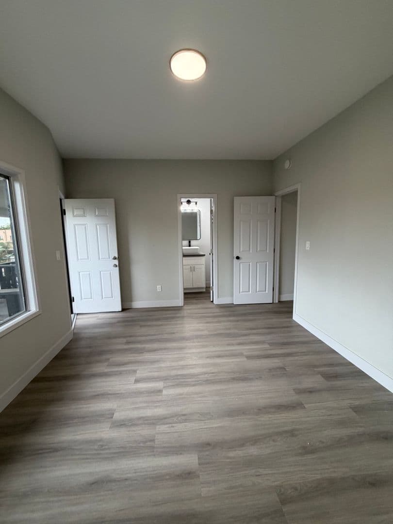 Los Angeles Apartment: 611 W. 46th Street