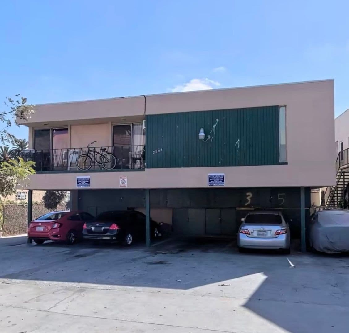 Los Angeles Apartment: 2508 S. West View Street