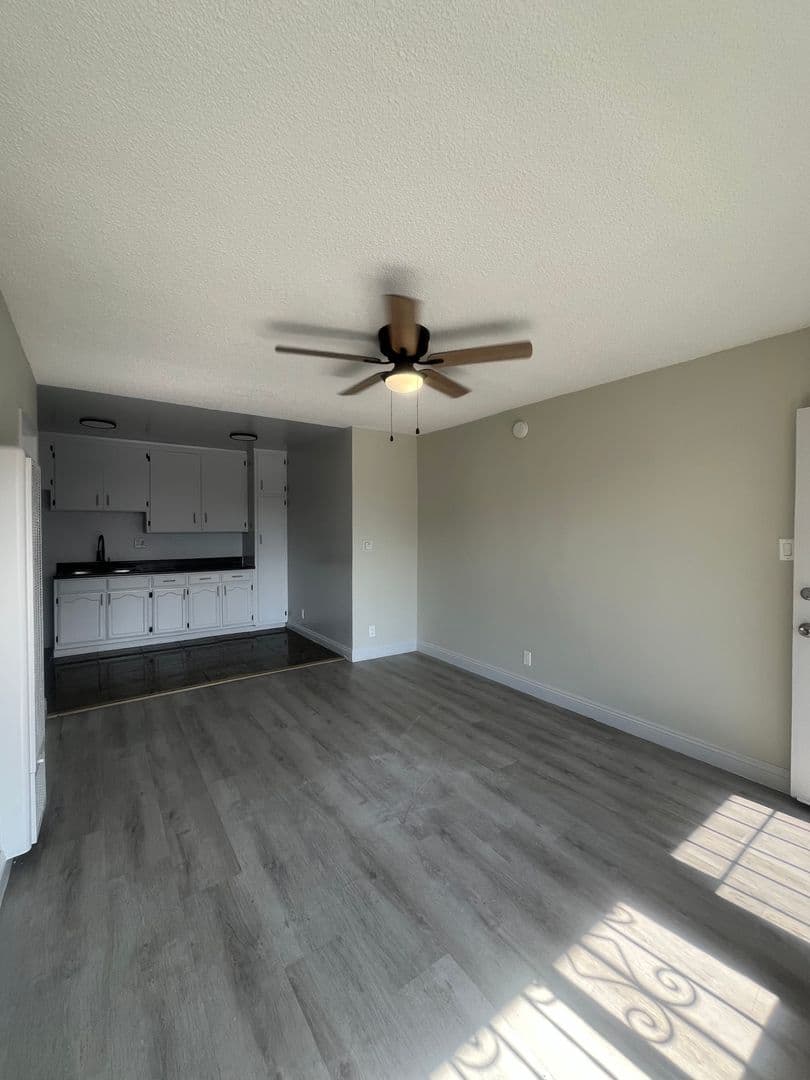 Los Angeles Apartment: 3511 W. 15th Street