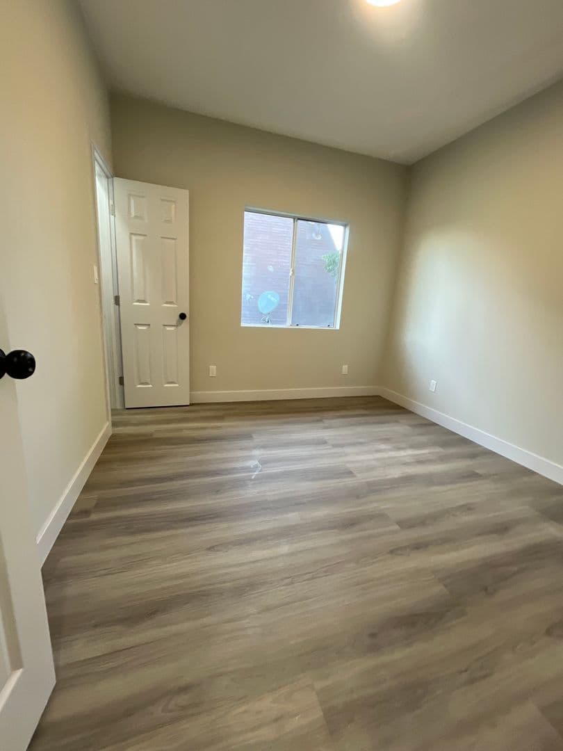 Los Angeles Apartment: 611 W. 46th Street