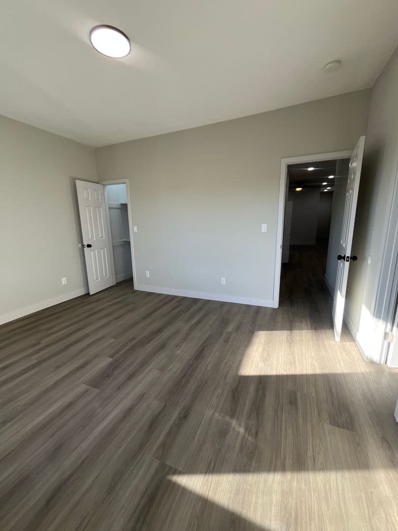 Los Angeles Apartment: 611 W. 46th Street
