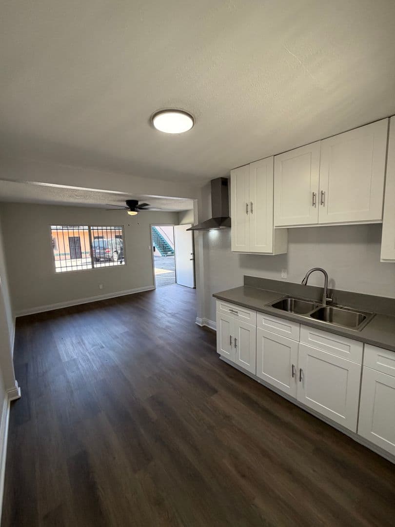 Los Angeles Apartment: 1338 W. 57th Street