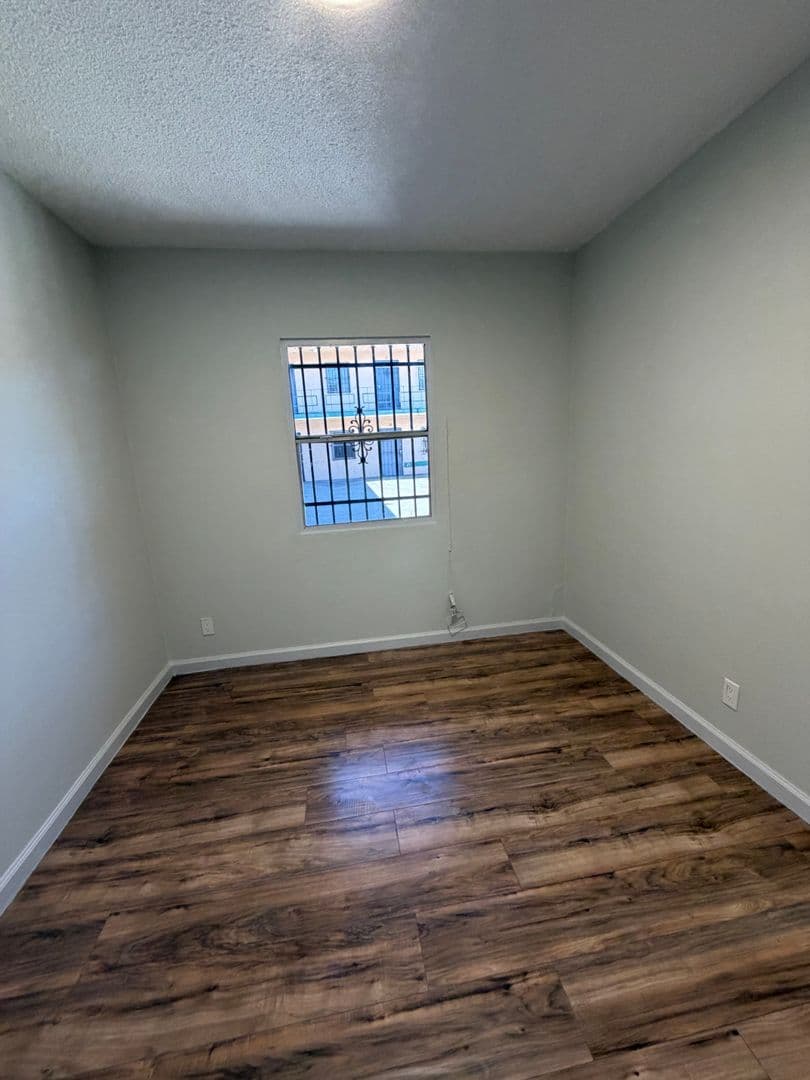 Los Angeles Apartment: 1338 W. 57th Street