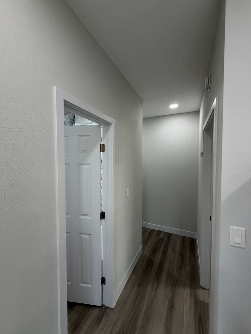 Los Angeles Apartment: 611 W. 46th Street