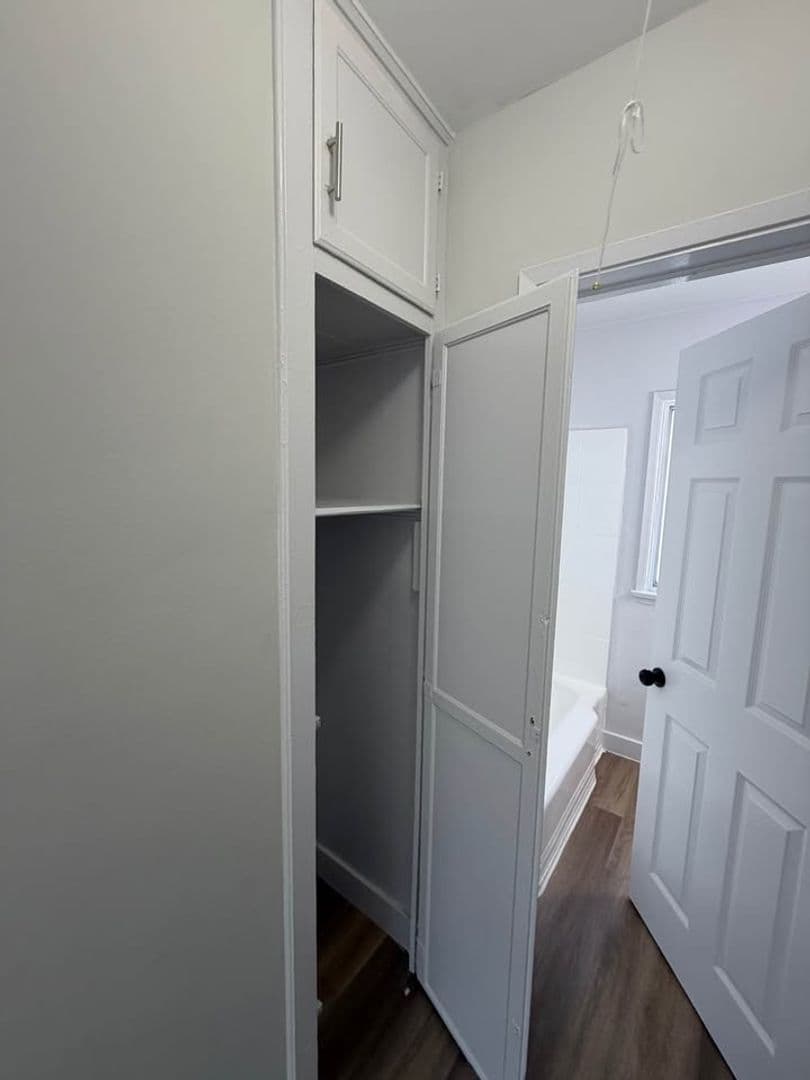 Los Angeles Apartment: 6717 S. Brynhurst Avenue