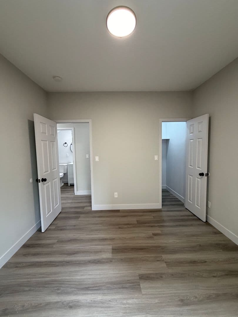 Los Angeles Apartment: 611 W. 46th Street