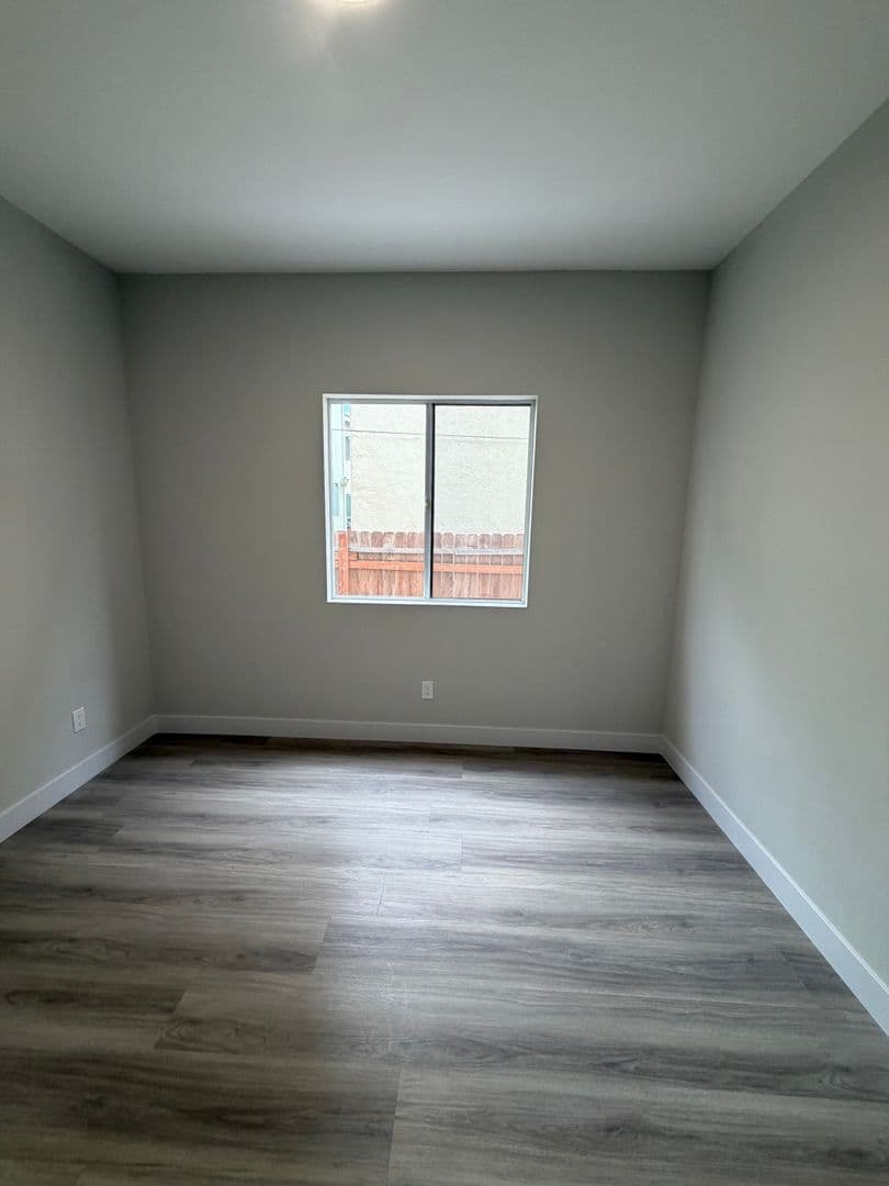 Los Angeles Apartment: 611 W. 46th Street