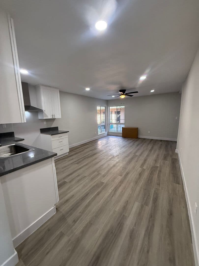 Los Angeles Apartment: 1443 W. 105th Street