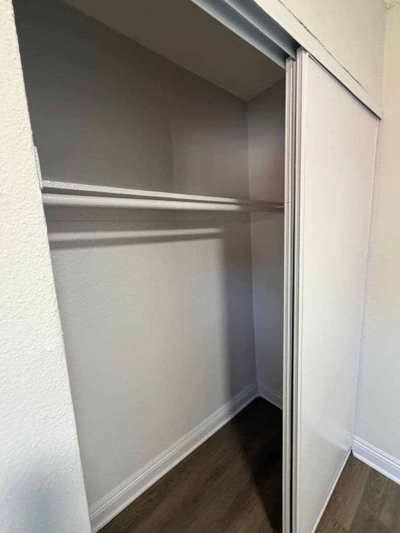 Los Angeles Apartment: 1338 W. 57th Street