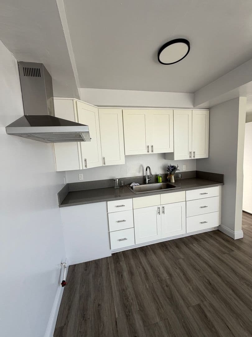 Los Angeles Apartment: 3800 W. 27th Street