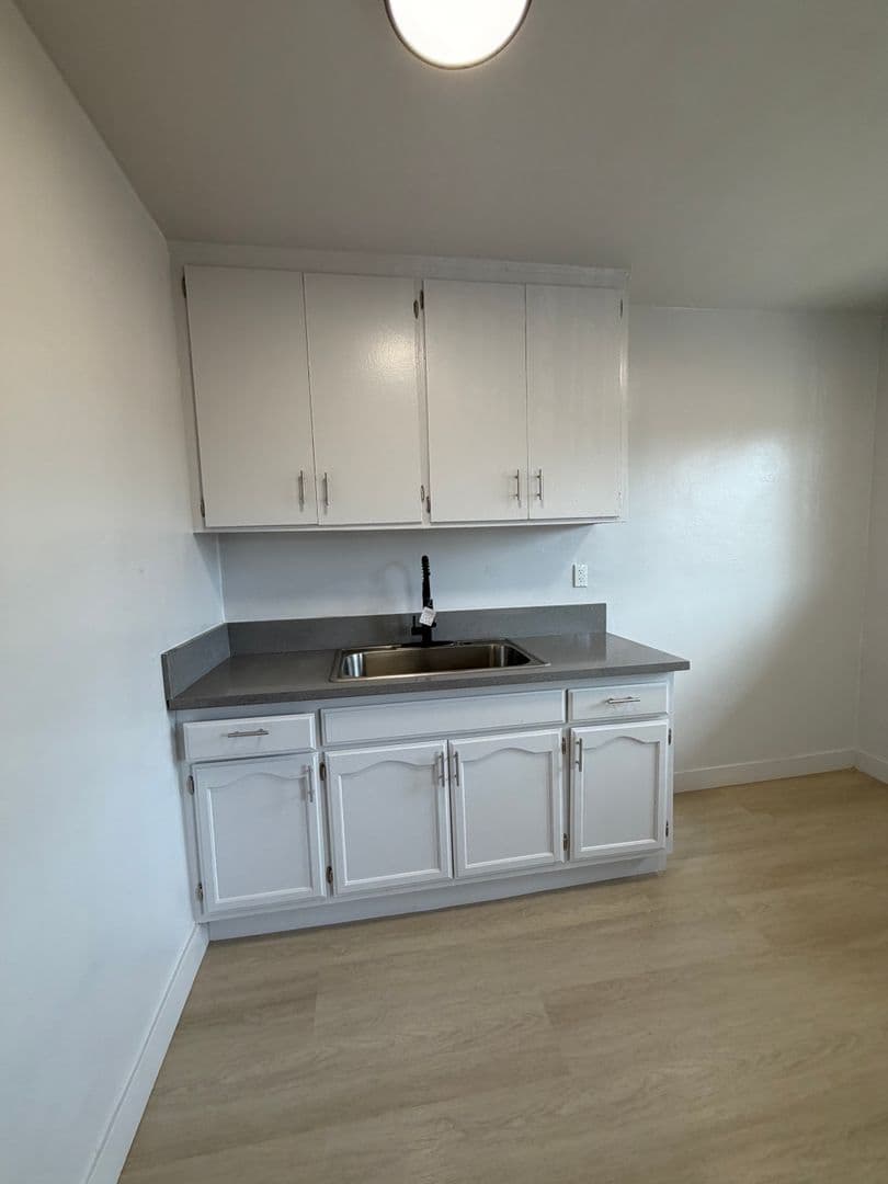 Los Angeles Apartment: 609 W. 94th Street