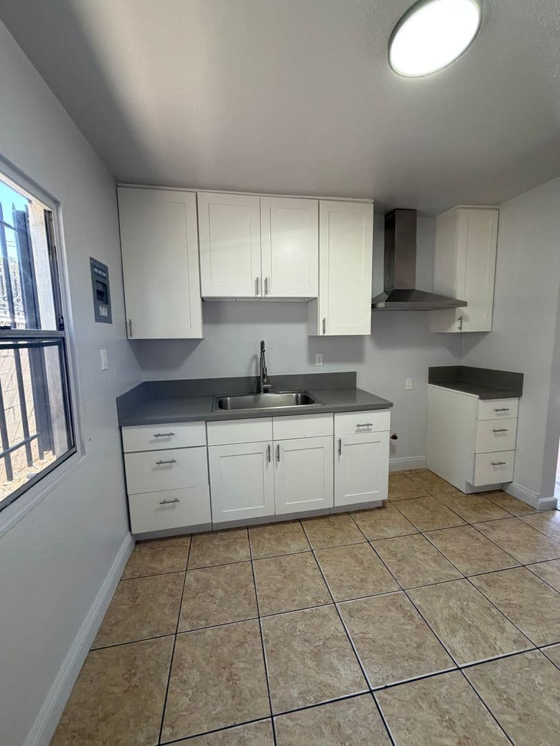 Los Angeles Apartment: 1338 W. 57th Street