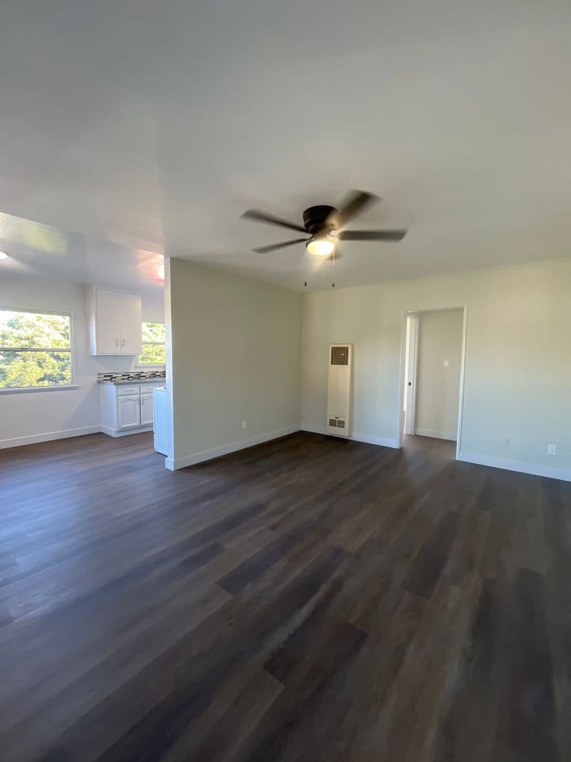 Los Angeles Apartment: 3965 S. Normandie Avenue