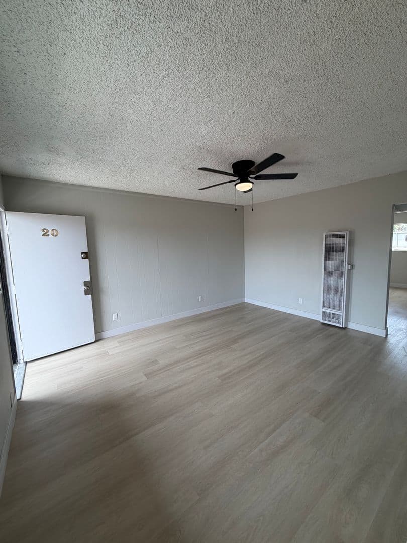 Los Angeles Apartment: 609 W. 94th Street