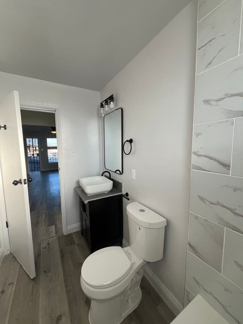 Los Angeles Apartment: 1324 W. 93rd Street