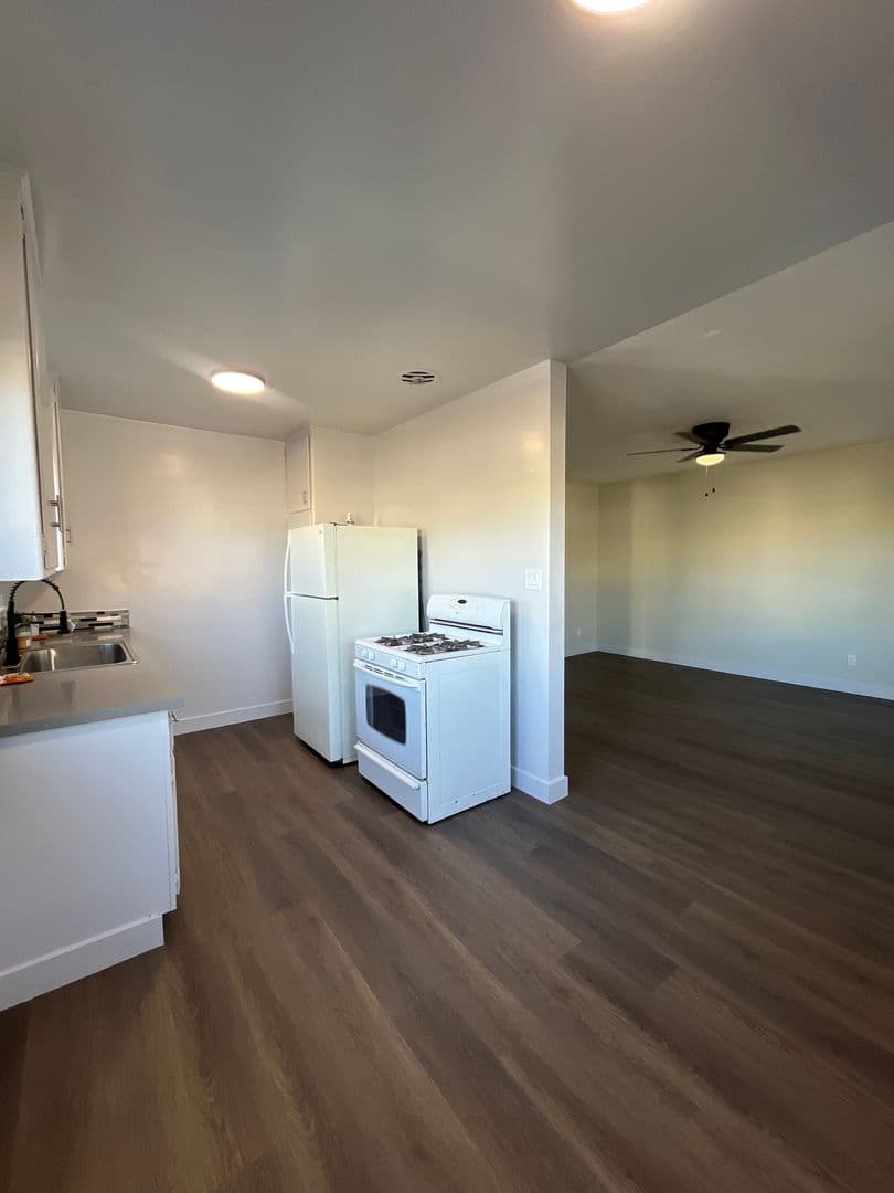 Los Angeles Apartment: 3965 S. Normandie Avenue