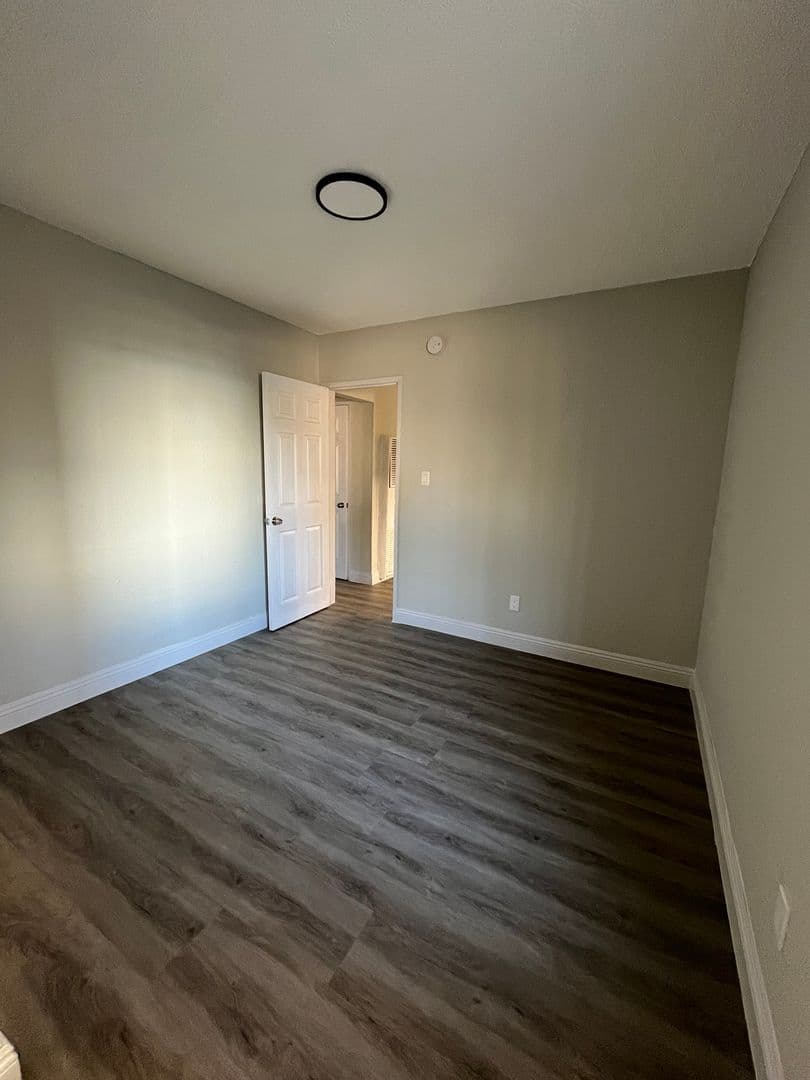 Los Angeles Apartment: 7402 S. Hoover Street