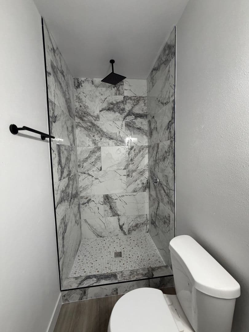 Los Angeles Apartment: 611 W. 46th Street