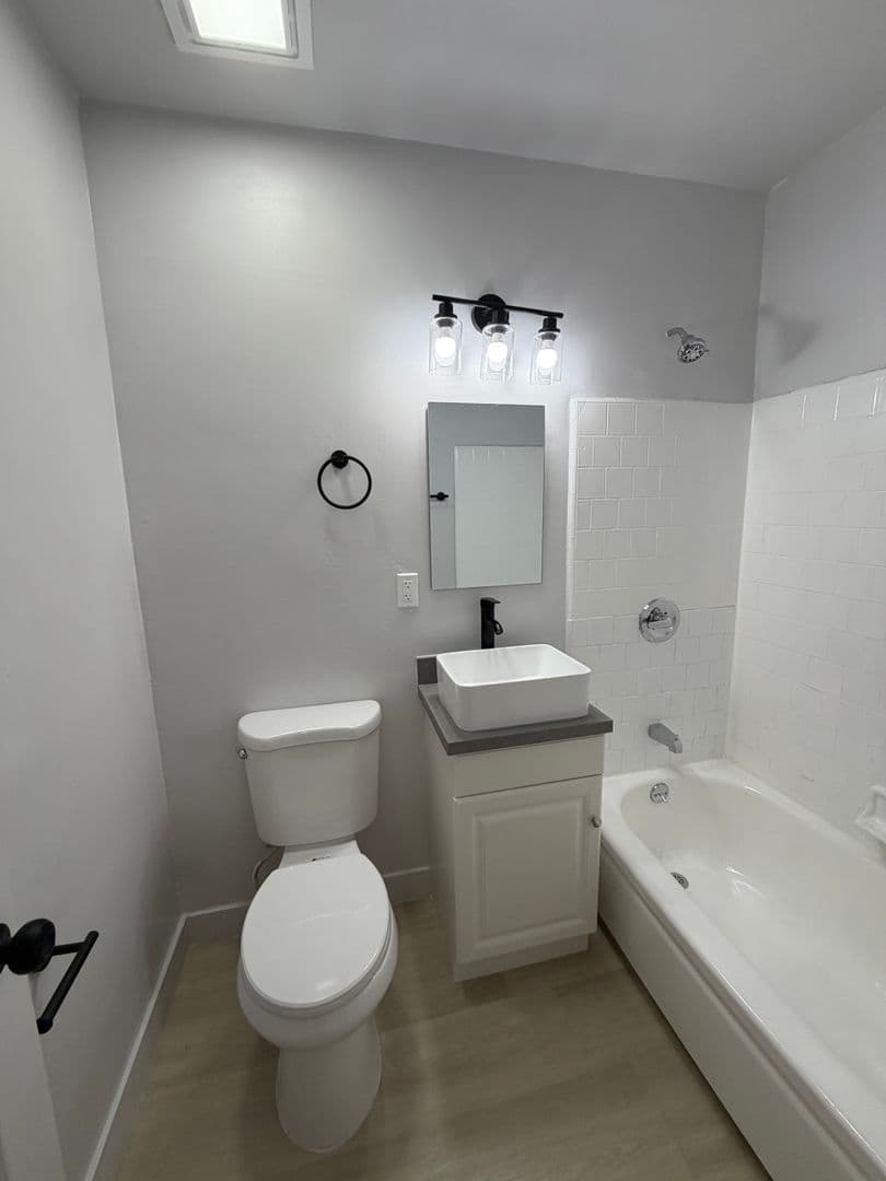 Los Angeles Apartment: 609 W. 94th Street