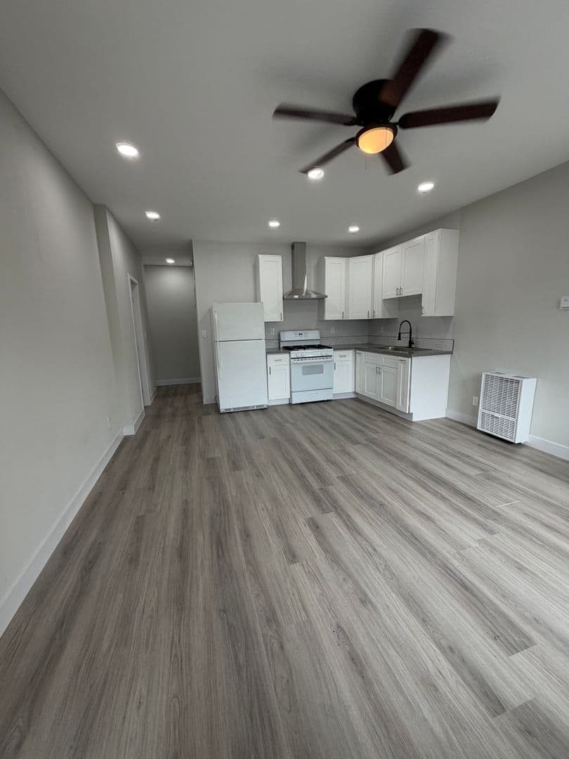 Los Angeles Apartment: 611 W. 46th Street