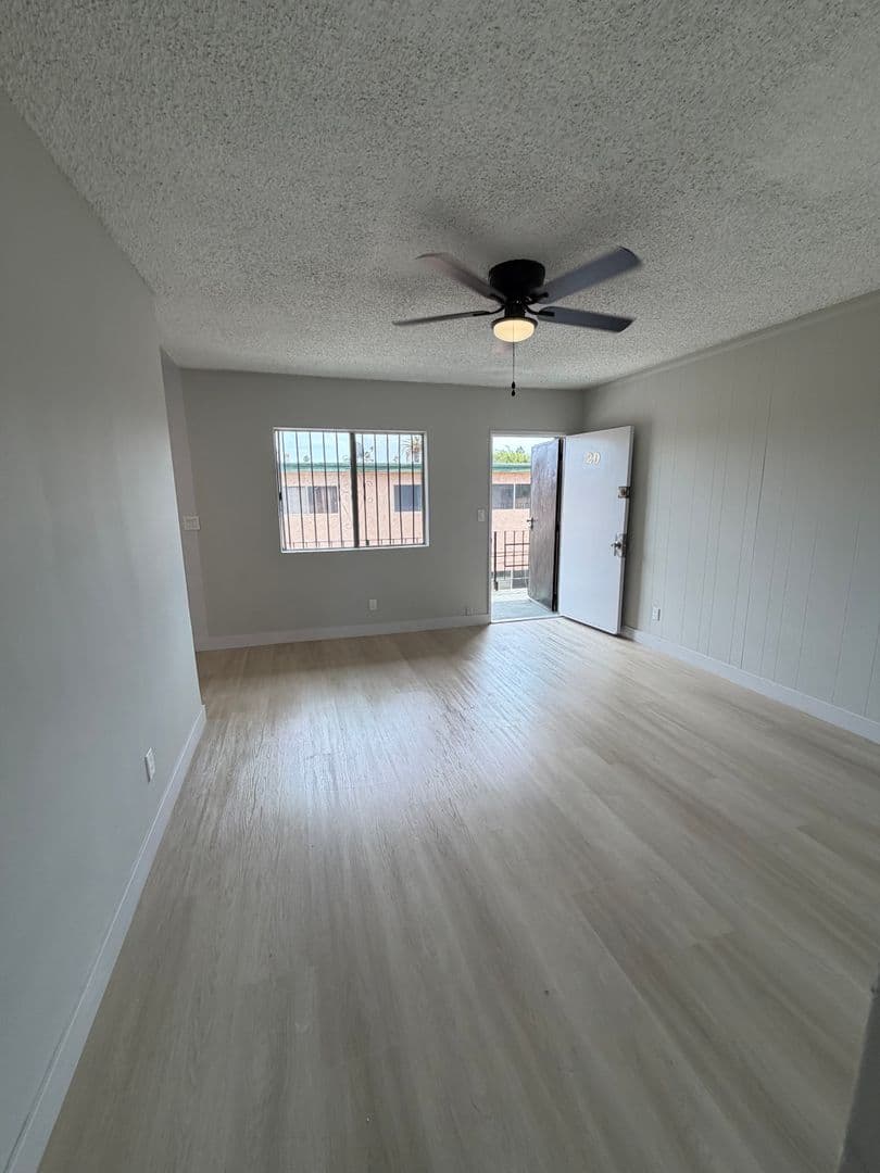 Los Angeles Apartment: 609 W. 94th Street